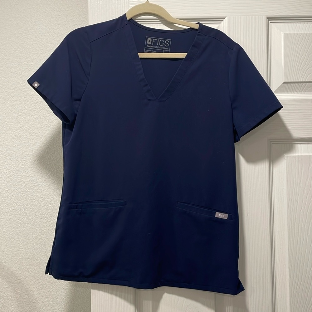 Figs scrub top